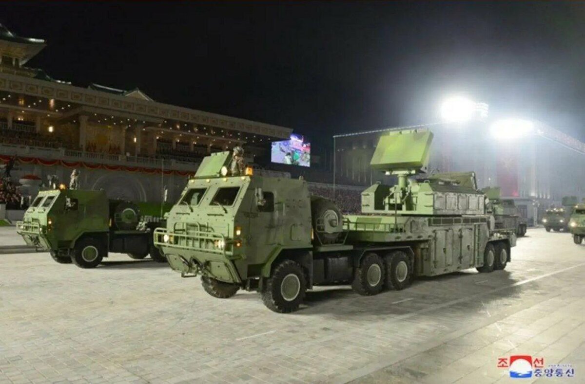 2020年紀念朝鮮勞動黨成立75週年閱兵式上，公開展示的新型短程地對空飛彈系統。 圖：翻攝朝中社(資料畫面)