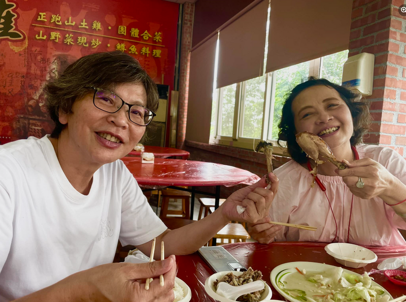 朱蕙蓉（右）與蔡壁如（左）。 圖：翻攝自朱蕙蓉臉書