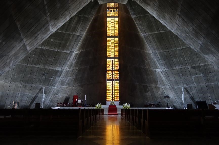 東京主教座堂關口教會擁有莊嚴氛圍的教堂內部。 圖：©St. Mary’s Cathedral, Tokyo／提供