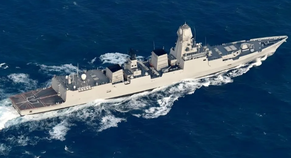 首艘新型艦艇是加爾各答級飛彈驅逐艦，這艘艦艇配備了艦砲、飛彈以及升級版的雷達和通訊設備，使其資訊化能力進一步增強。 圖:翻攝自騰訊網