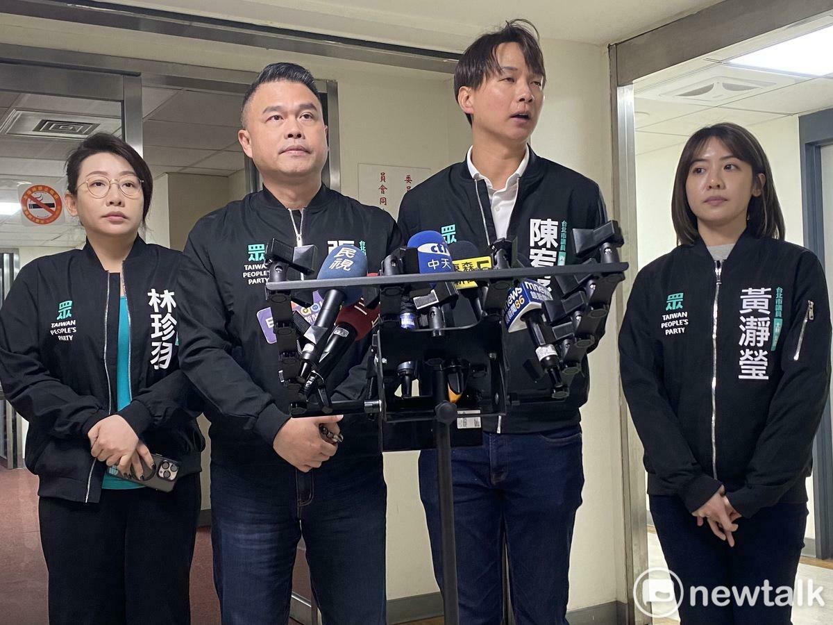 民眾黨台北市議會黨團4位議員黃瀞瑩（左起）、陳宥丞、張志豪、林珍羽。 圖：周煊惠 / 攝