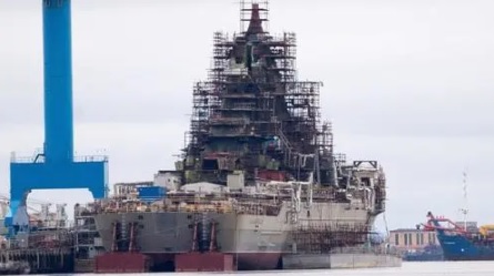 許多網友認為，納希莫夫海軍上將號的設計早已過時，即使歷經大量的現代化改造，未來恐怕也無法與他國的現代艦艇競爭。 圖：翻攝自 墨甲戰刃
