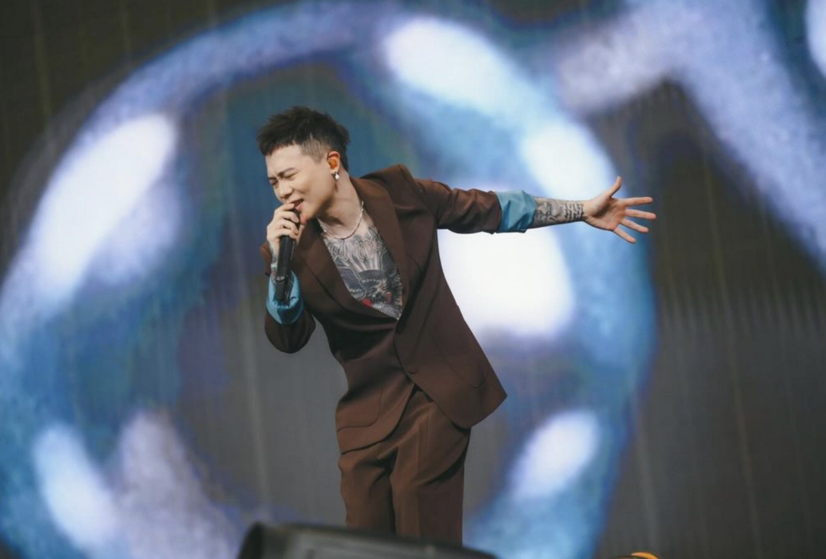 蕭秉治將於今年8月23日移師至高雄巨蛋，為家鄉歌迷獻上精彩的音樂盛宴。 圖：攝自IG／xiao_bingchih