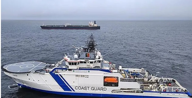 歐洲國家派艦加強巡查俄國「影子艦隊」，防止跨國海底電纜遭到破壞。 圖 : 翻攝自胖哥洞察