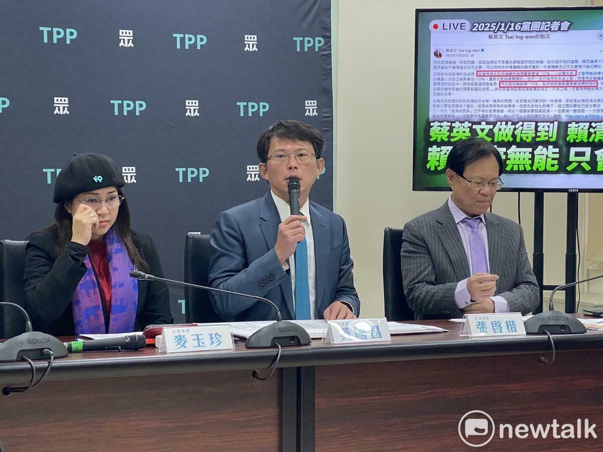 民眾黨團總召黃國昌（中）。 圖：周煊惠 ／ 攝
