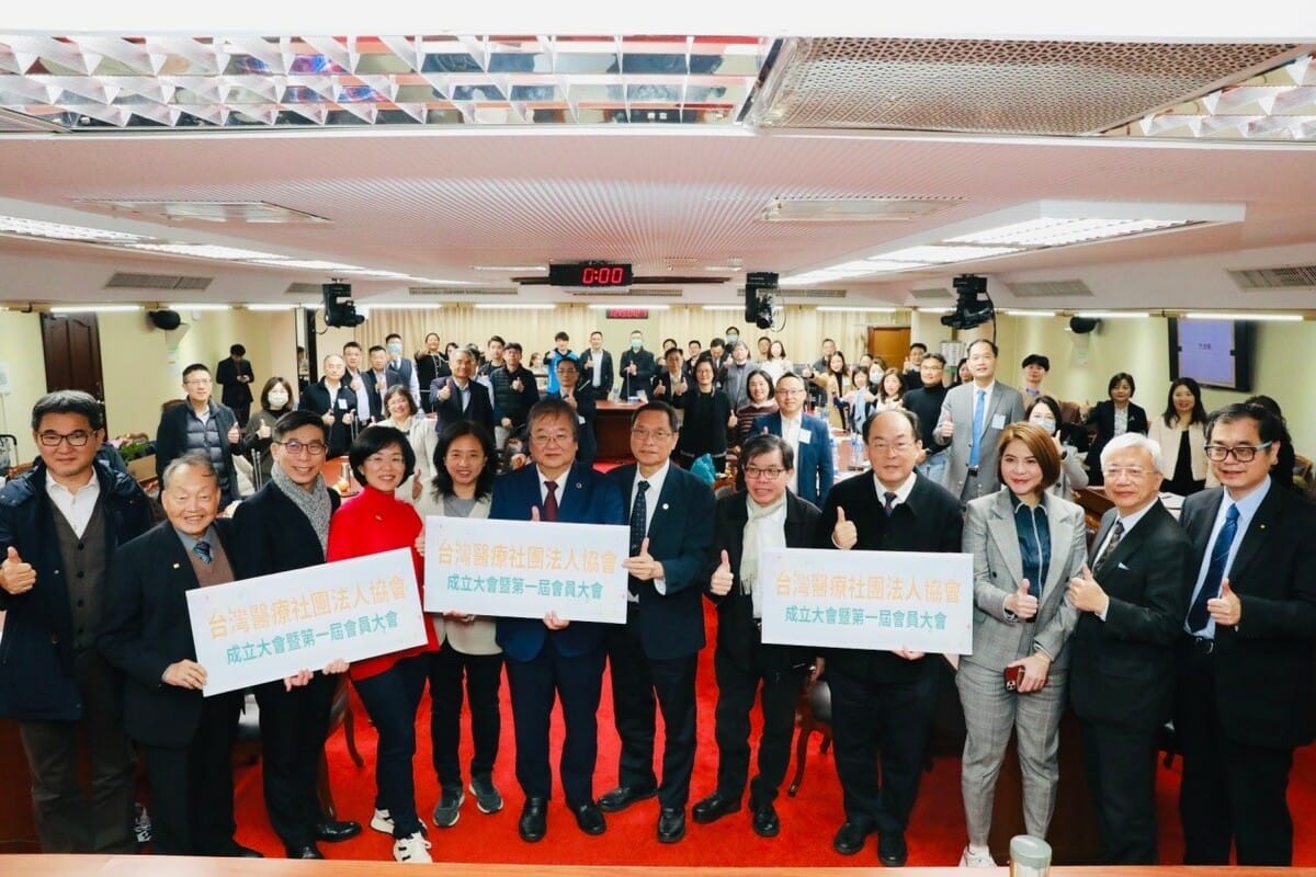 台灣醫療社團法人協會成立大會暨第一次會員大會大合照。 圖: 協會/提供