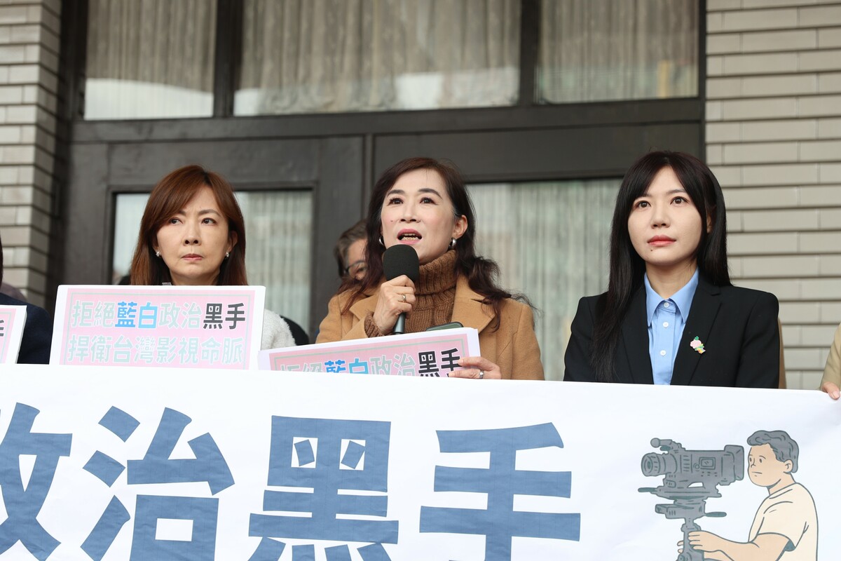民進黨立委林宜瑾(中)痛批國民黨惡砍公視預算，看不起文化、看不起藝術。 圖：立法委員林宜瑾辦公室提供