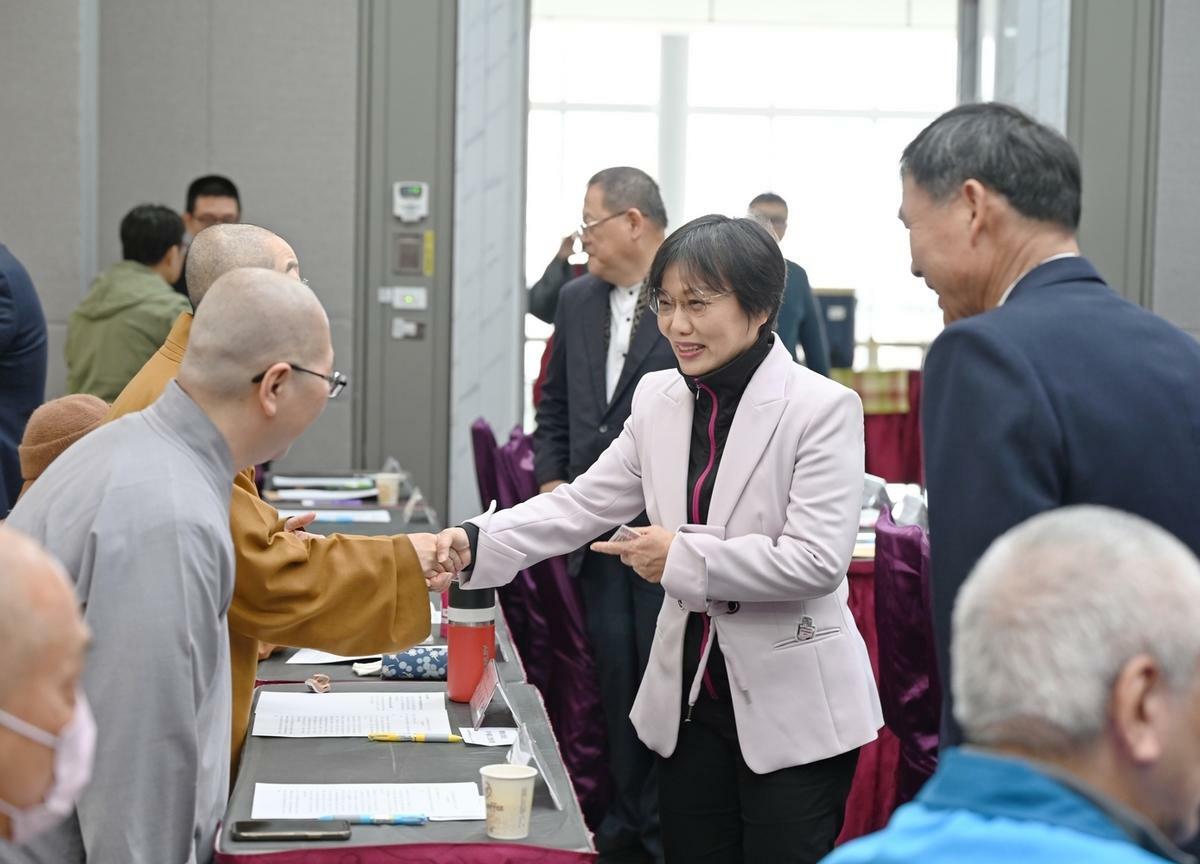 內政部長劉世芳感謝宗教界協助防止詐騙行為，並投入災後復原等事務，展現無私奉獻的精神。 圖：內政部提供