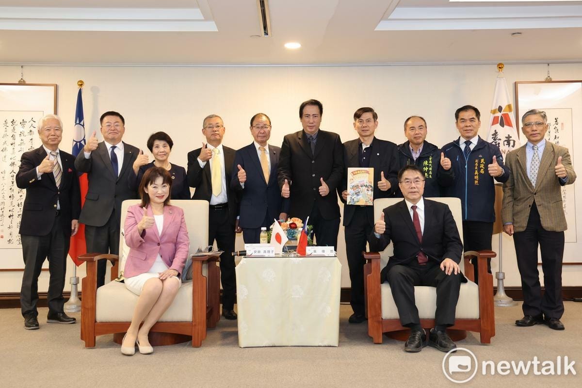 台南的日本友誼市─茨城縣土浦市由市長安藤真理子率訪團一行10人拜會台南市長黃偉哲，新聞及國際關係處長蘇恩恩、觀光旅遊局長林國華、農業局代理局長陳仲杰及文化局代理局長林韋旭、民政局副局長吳明熙一同與會歡迎。 圖：台南市政府提供