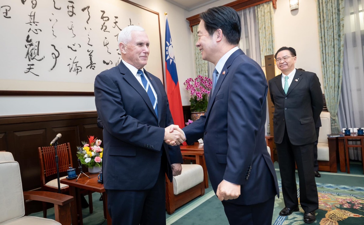 美國前副總統彭斯（Mike Pence）近日訪台，並拜會賴清德總統。 圖：翻攝賴清德臉書