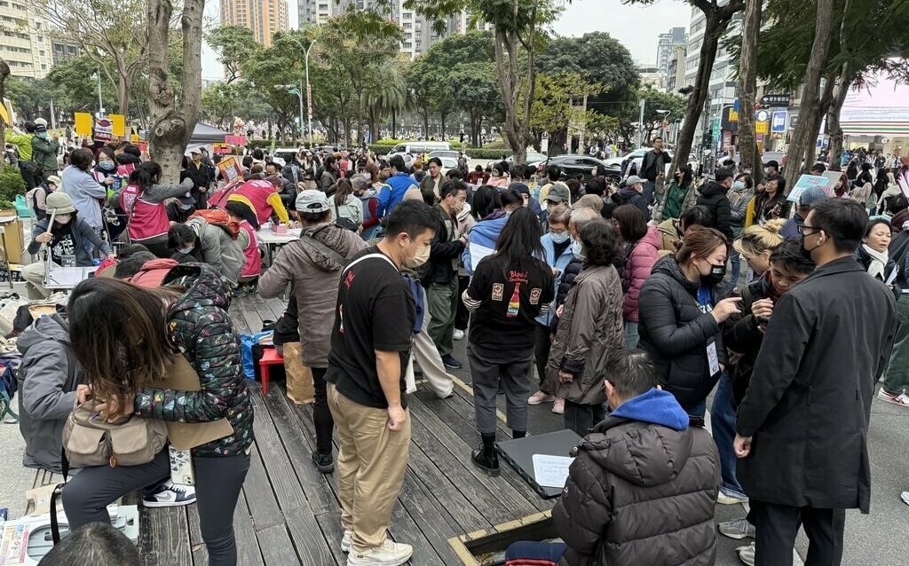 立院藍白聯手刪總預算 台中罷免藍委連署收件倍增