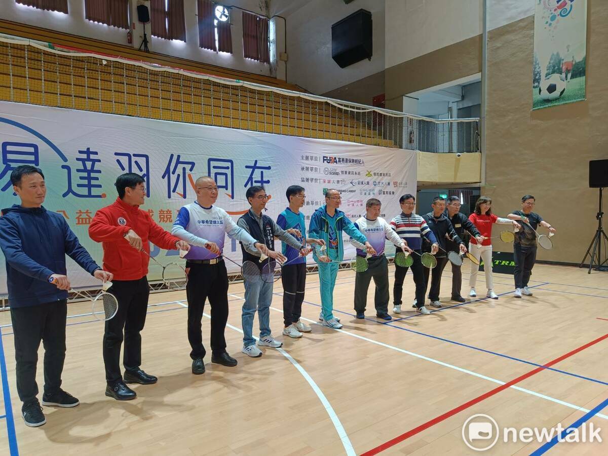 與會來賓共同開球。 圖：唐復年/攝
