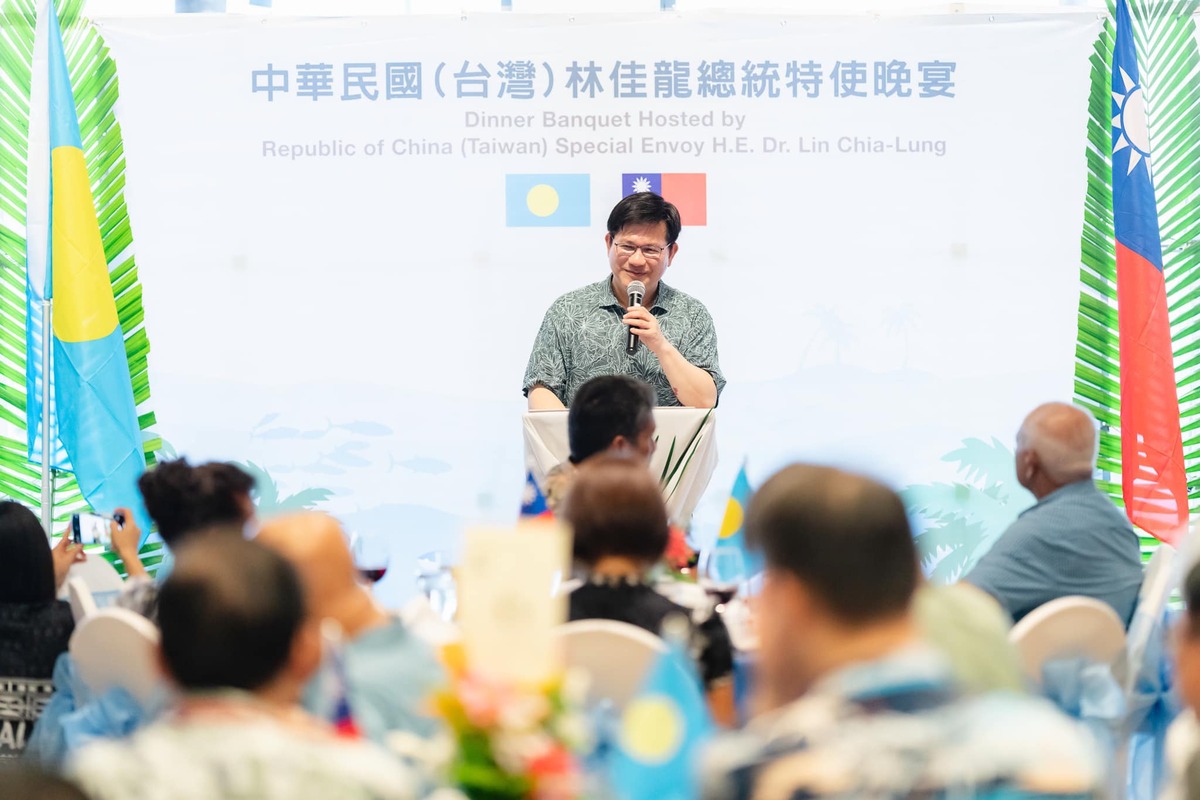 外交部長林佳龍以總統特使身分率團出訪帛琉，並率領產業團進行考察。 翻攝自 林佳龍 臉書