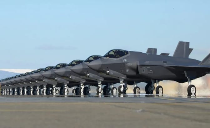 美軍F-35戰機中隊。 圖 : 翻攝自 墨甲戰刃(資料照)