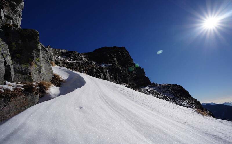 雪霸聖稜線白頭 高山積雪逾15公分
