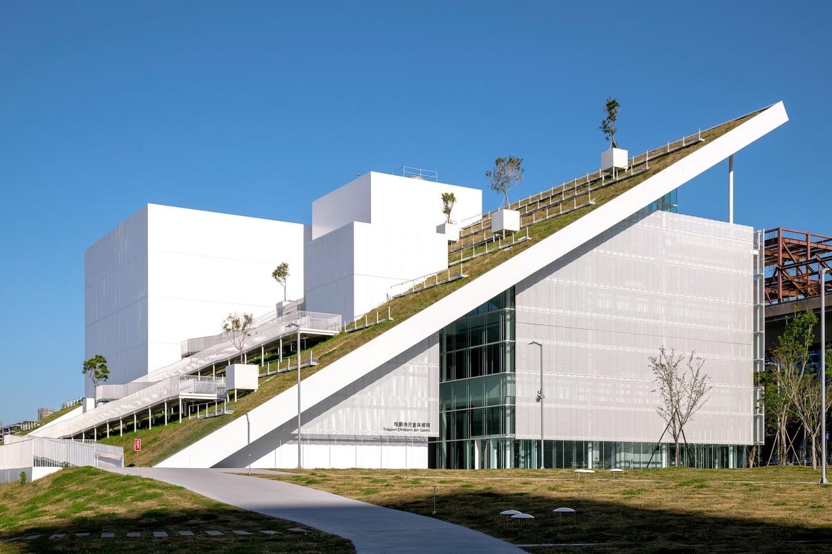 桃園市兒童美術館從初三到初五，每日下午邀請「亦宛然掌中劇團」演出精彩的傳統布袋戲劇碼。 圖：桃園市立美術館/提供