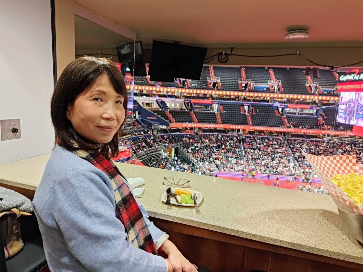 赴美參加川普總統就職，在進入VIP貴賓包廂後，民眾黨立委陳昭姿誇讚外交部人員太出色。 圖：陳昭姿臉書