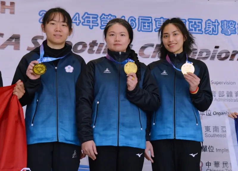 ▲女子25公尺手槍中華隊陳俞如(左起) 田家榛、杜禕依姿榮獲團隊金牌。（圖／東南亞射擊錦標賽提供）
