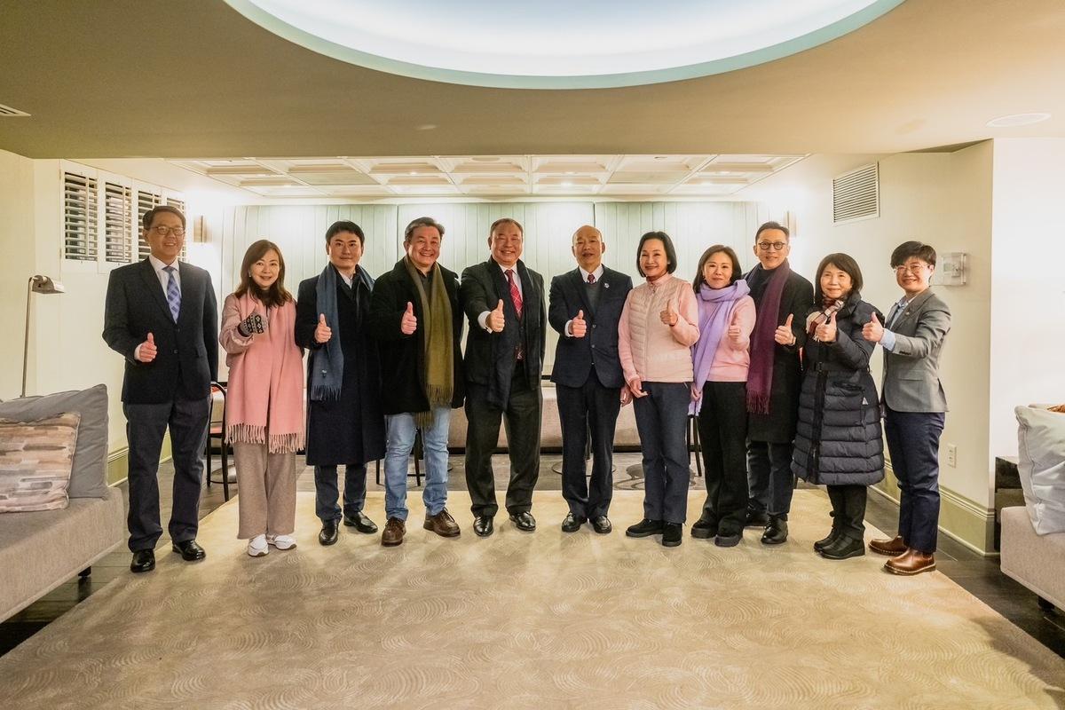 韓國瑜及代表團立委與媒體分享這次觀禮經驗。 圖：立法院提供