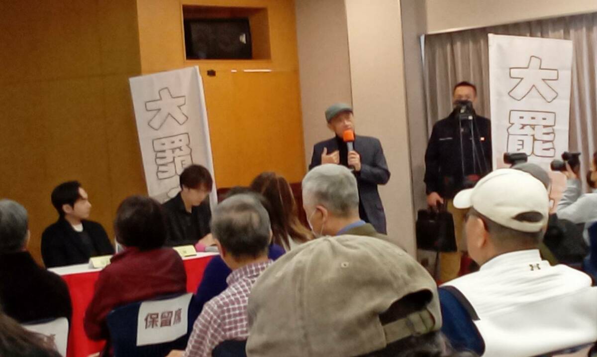 辜寬敏基金會副董事長林宜正今日參加曹興誠支持大罷免召開的「反共護台志工聯盟」記者會。他說，各選區發起罷免的代表都出席了，年輕有熱情有創意是共同的特徵，守護台灣民主是共同目標。 新頭殼拍攝