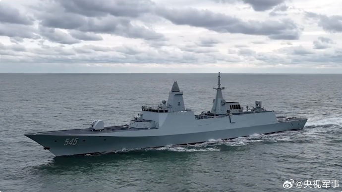 解放軍首艘「054B」型飛彈巡防艦「漯河號(舷號545)」。 圖：翻攝「微博」央視軍事