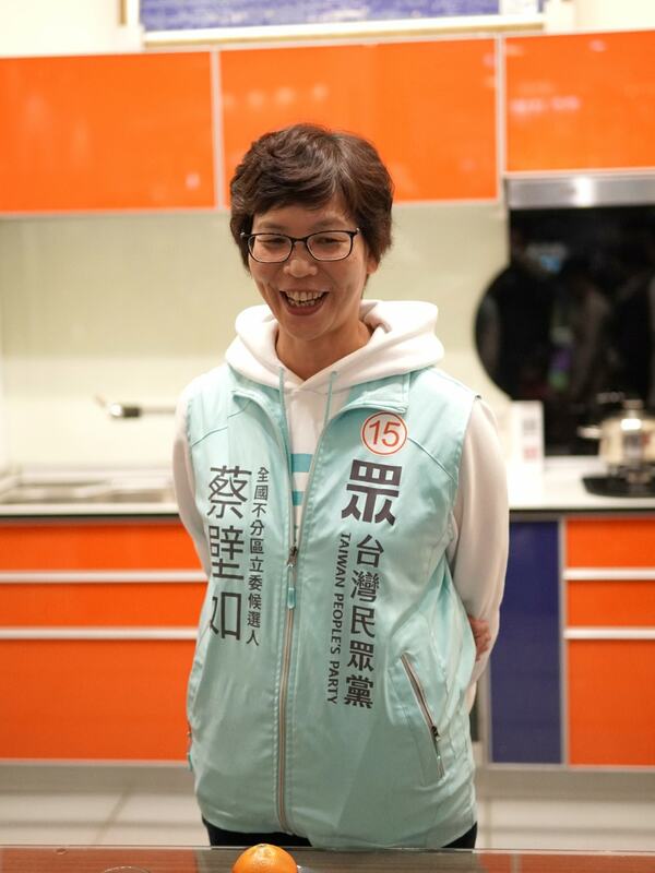談及民眾黨不分區立委2年條款是否該取消，蔡壁如今（22）日受訪時表示，這是柯文哲立下的，關乎民眾黨誠信問題，應好好溝通討論。 圖：取自蔡壁如臉書