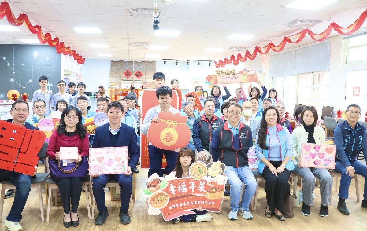 高雄市114年弱勢學童寒冬送暖幸福團圓活動。 圖：高雄市教育局提供
