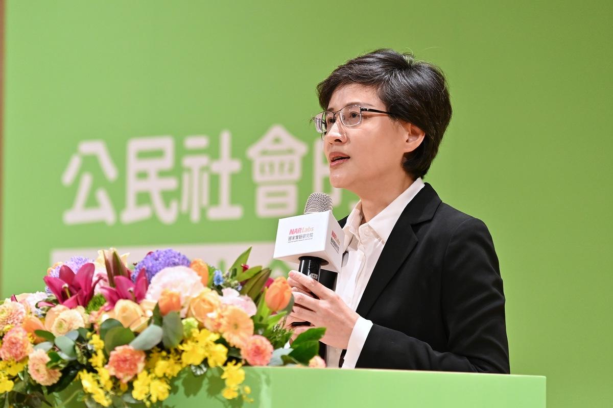 行政院副院長鄭麗君今（22）日出席「公民社會的淨零沙盒實驗－以科技力、社會力、網絡力構築淨零社會基盤」展示會暨論壇。 圖：行政院提供