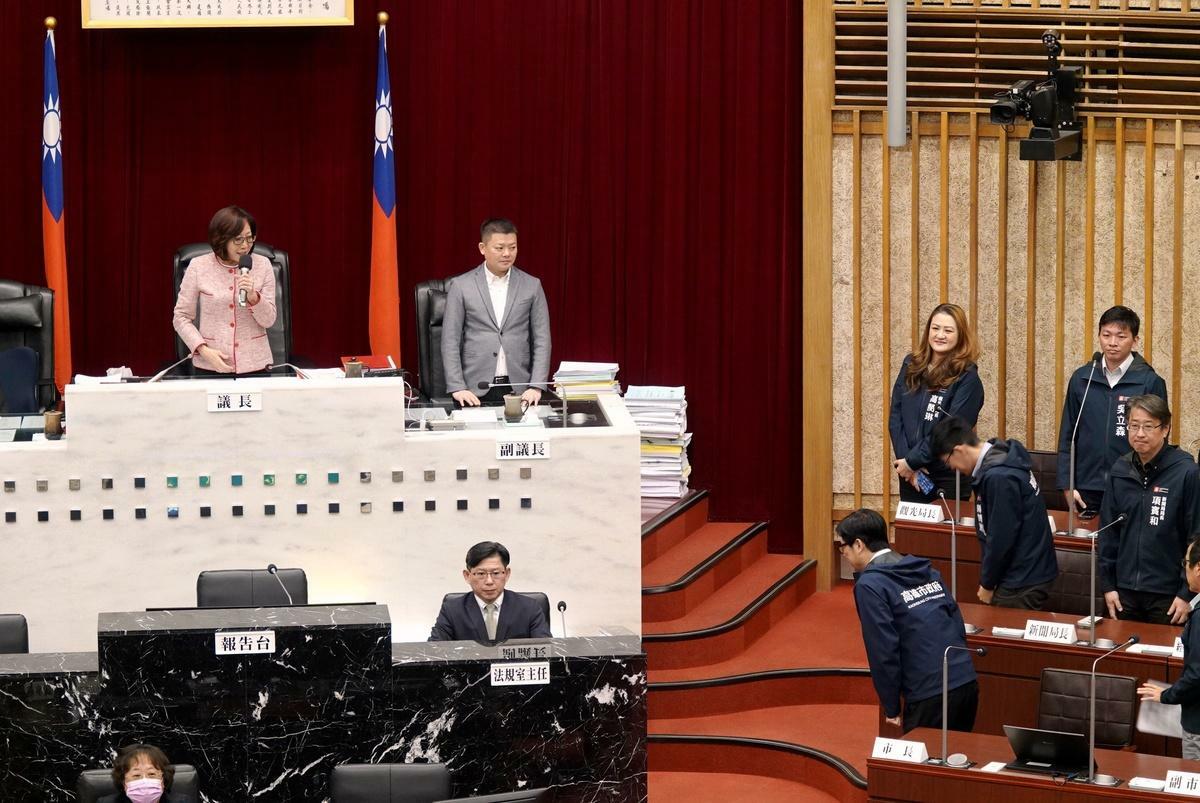 陳其邁率市府團隊感謝議會密切合作。 圖：高雄市議會提供