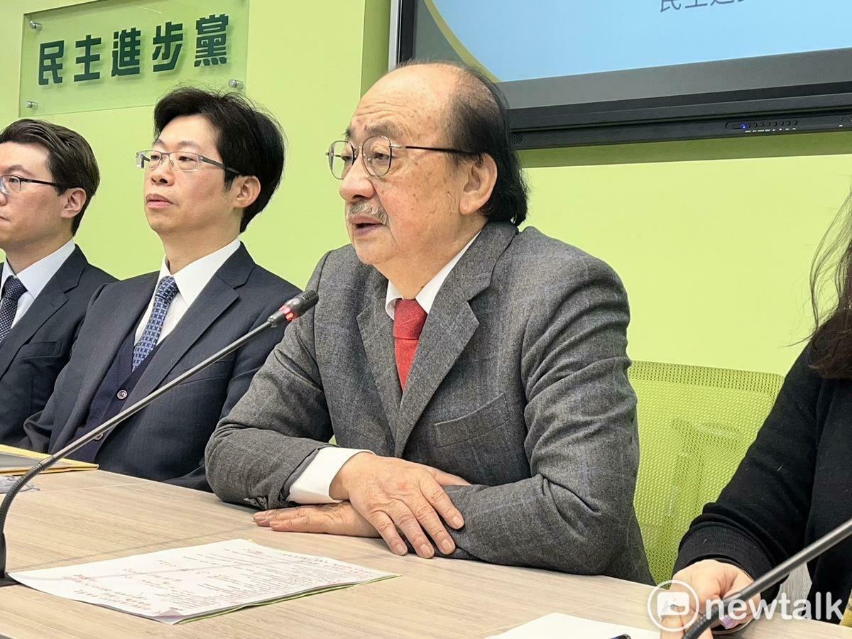 民進黨團總召柯建銘要立法院長韓國瑜儘速回國處理立院爭議，不要畏罪潛逃。 圖：金大鈞/攝