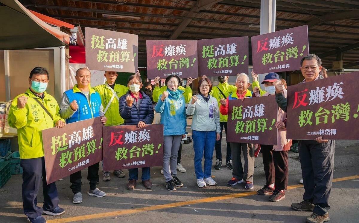 前進大社果菜市場宣講 林岱樺籲民眾挺高雄救預算