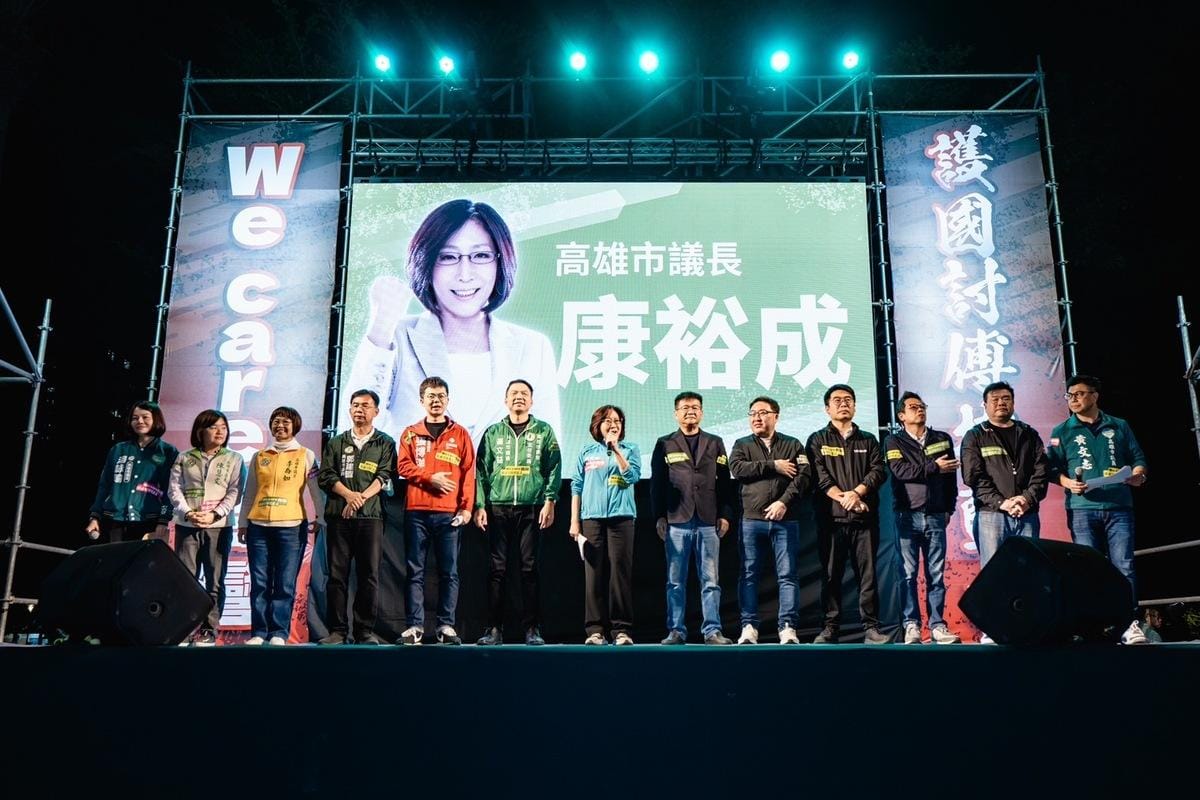 「We care台灣 護國討傅抗藍白」宣講活動在高雄三民公園舉行。 圖：We care台灣提供