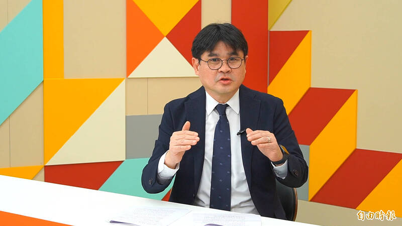 鐵道局長楊正君今（24）天接受網路節目《官我什麼事》專訪。 圖：自由時報提供