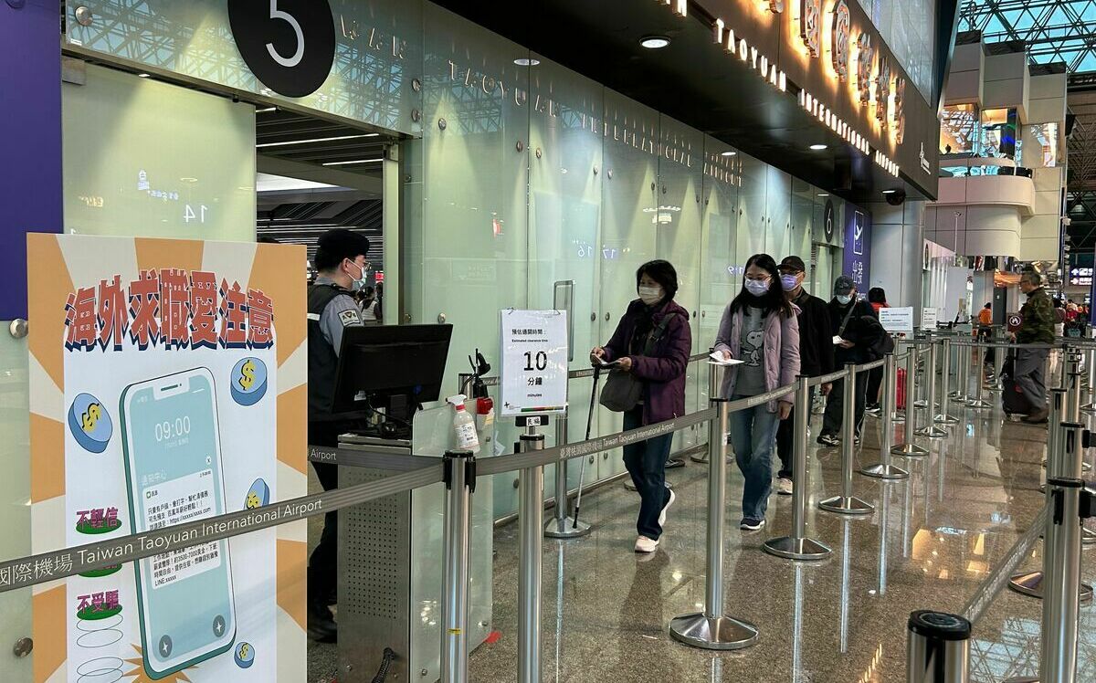 桃機二航停電一小時！旅客出入境塞爆 桃機回應了