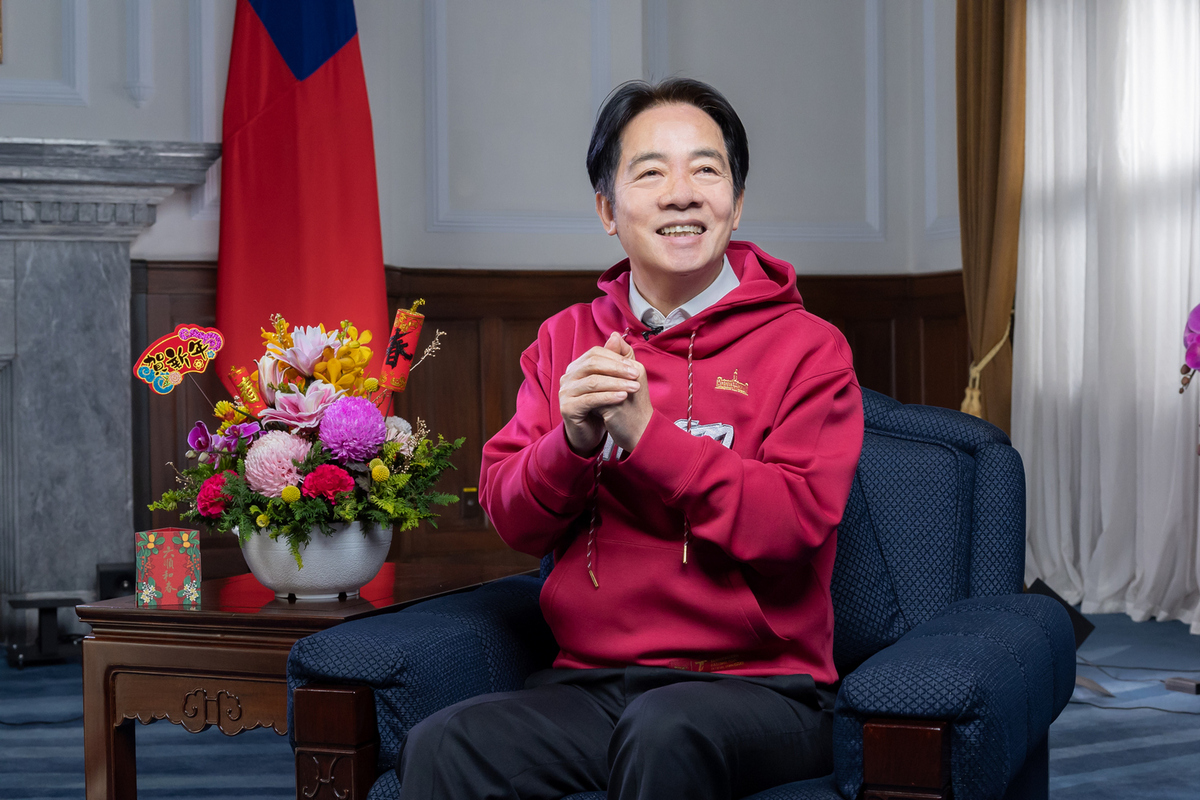 今（27）天是小年夜，賴清德總統特別發表「農曆春節談話」，首先，他特別感謝全國軍、警、消、海巡、海關、醫護同仁，以及公共事業夥伴的辛勞付出，讓國人可以安心過年。 圖：總統府提供