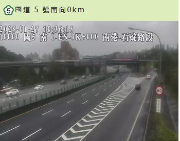 小年夜今凌晨國道車流增1.1倍，台南今晨發生規模4.5地震，嘉義台南震度4級，高公局：國道通行正常，設施巡查中。 圖：翻攝自高公局路況即時影像
