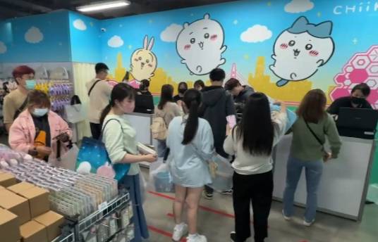 正版吉伊卡哇周邊商品只在高雄流行音樂中心音浪塔一樓販售。 圖：孫家銘翻攝