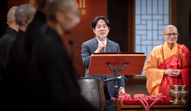 出席「法鼓山除夕撞鐘‧為世界祈福活動」並致詞。 圖：總統府提供