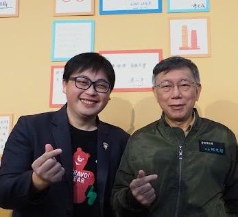 SEGA Taiwan協理、民眾黨黨代表劉奕霆（左）與民眾黨前主席柯文哲（右）。 圖 : 劉奕霆/提供