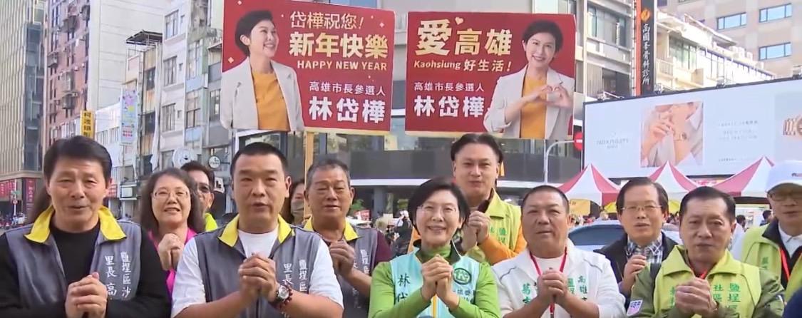 林岱樺(中)由多位里長陪同至新樂街向攤商、民眾拜年。 圖：林岱樺服務處提供