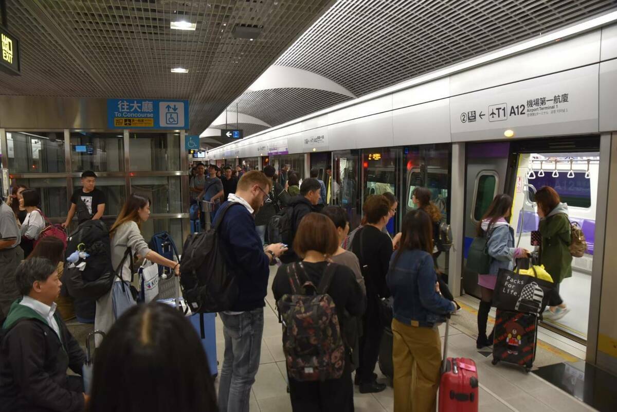 桃園捷運公司今(20)日公布，2025台灣燈會在桃園舉辦，讓機捷運量大增。 圖：桃園機場捷運公司／提供