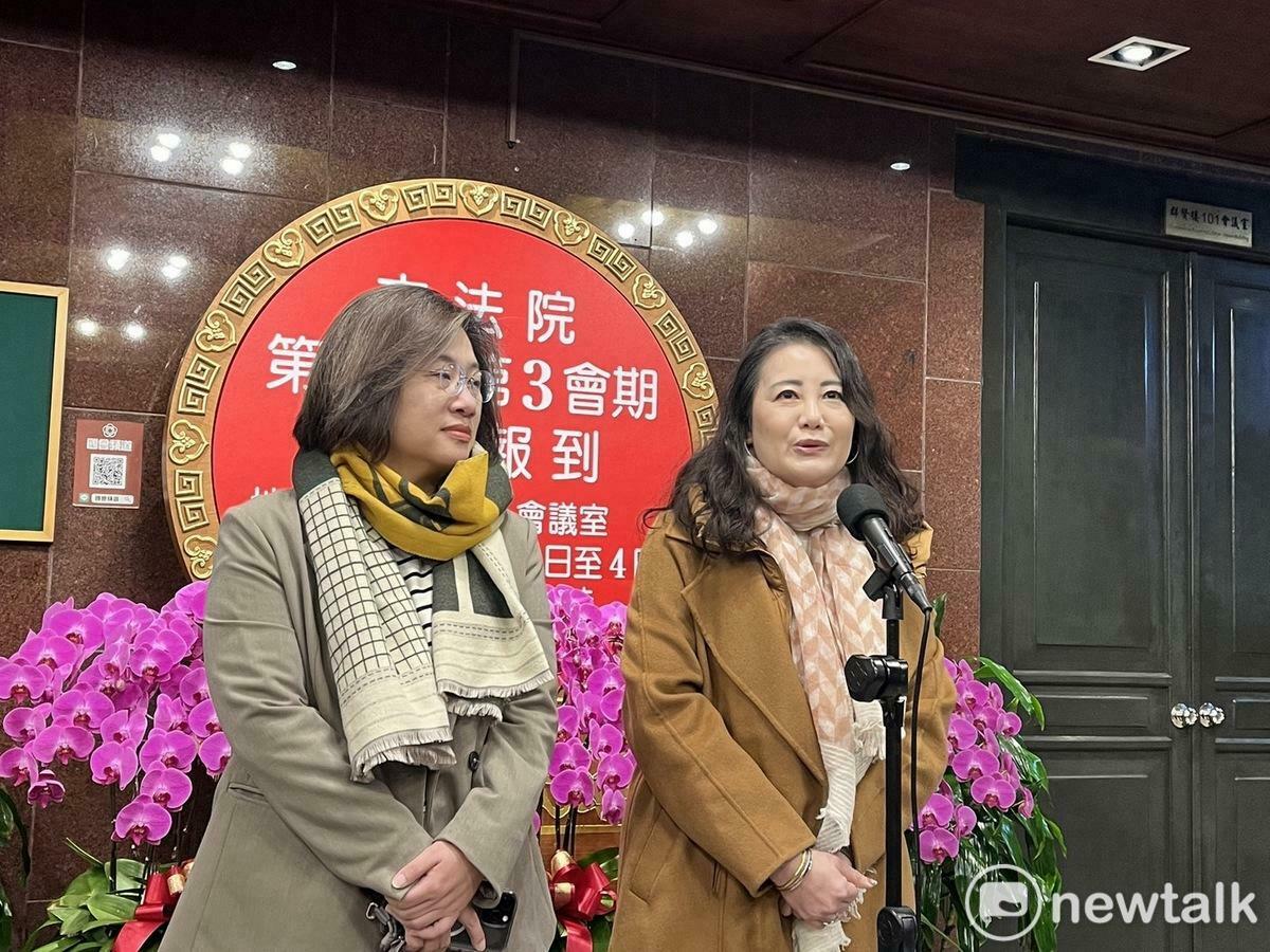 民進黨不分區立委陳培瑜（左）扛下書記長重任，總召柯建銘、幹事長吳思瑤（右）連任。 圖：金大鈞/攝（資料照）