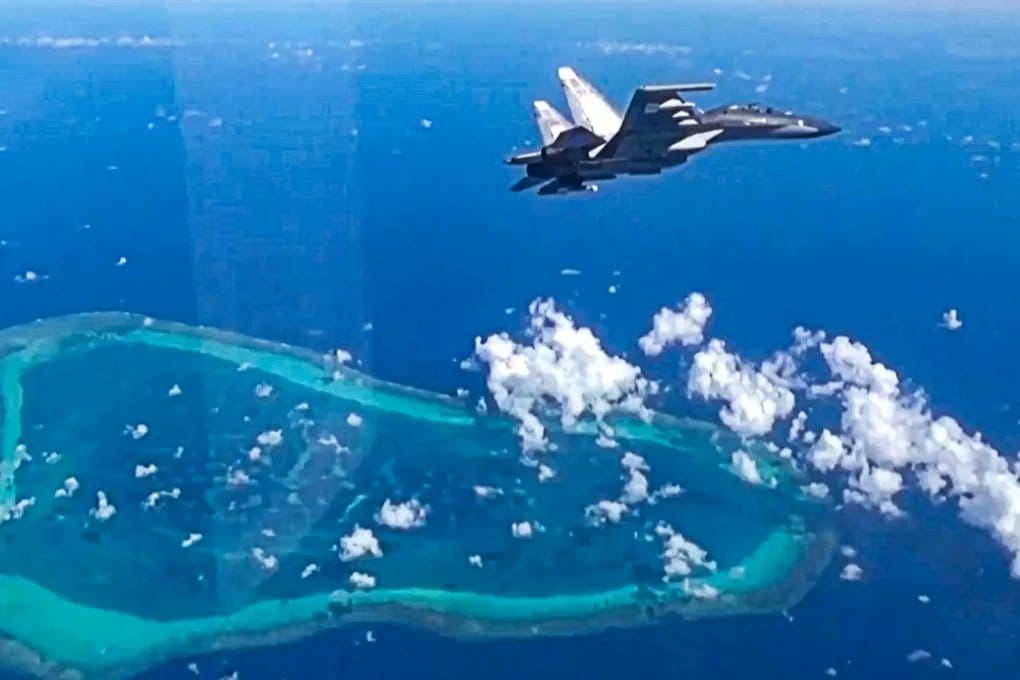 中國人民解放軍在有爭議的黃岩島周圍進行戰備巡邏。 圖：翻攝「微博」@玉淵譚天(資料照片)