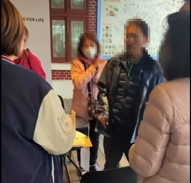 罷團因在埔里酒廠外公共空間進行罷免連署收件遭到酒廠員工驅趕。 圖：翻攝自臉書