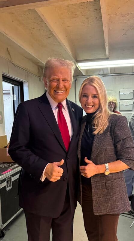 帕姆·邦迪（Pam Bondi）的首要行動是全面檢視針對川普的司法訴訟，成立「武器化小組」，審查過去四年來所有執法機構的行動，以識別司法系統是否被政治化。 圖:翻攝自X帳號@PamBondi