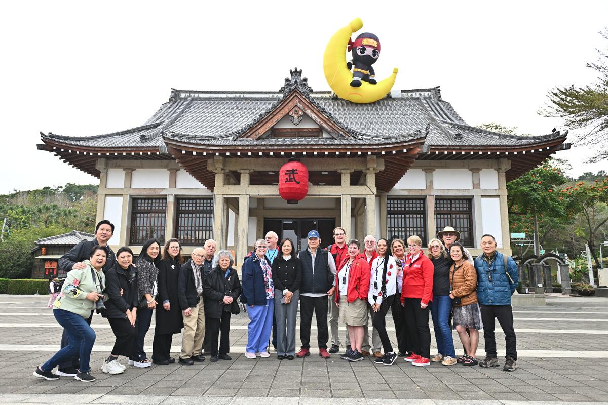 波特蘭市訪團參觀旗山武德殿。 圖：高雄市行政暨國際處提供