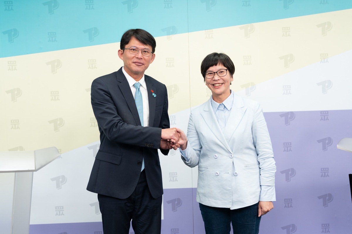 吳靜怡指出，黃國昌（左）和蔡壁如（右）都不敢提吳春城和「壯世代」涉貪問題，黃國昌目前不敢得罪柯粉和網軍，一定會執行「效貪不效昌」，等奪得黨主席後，「第一個討伐的就是吳春城」。 圖：民眾黨 / 提供