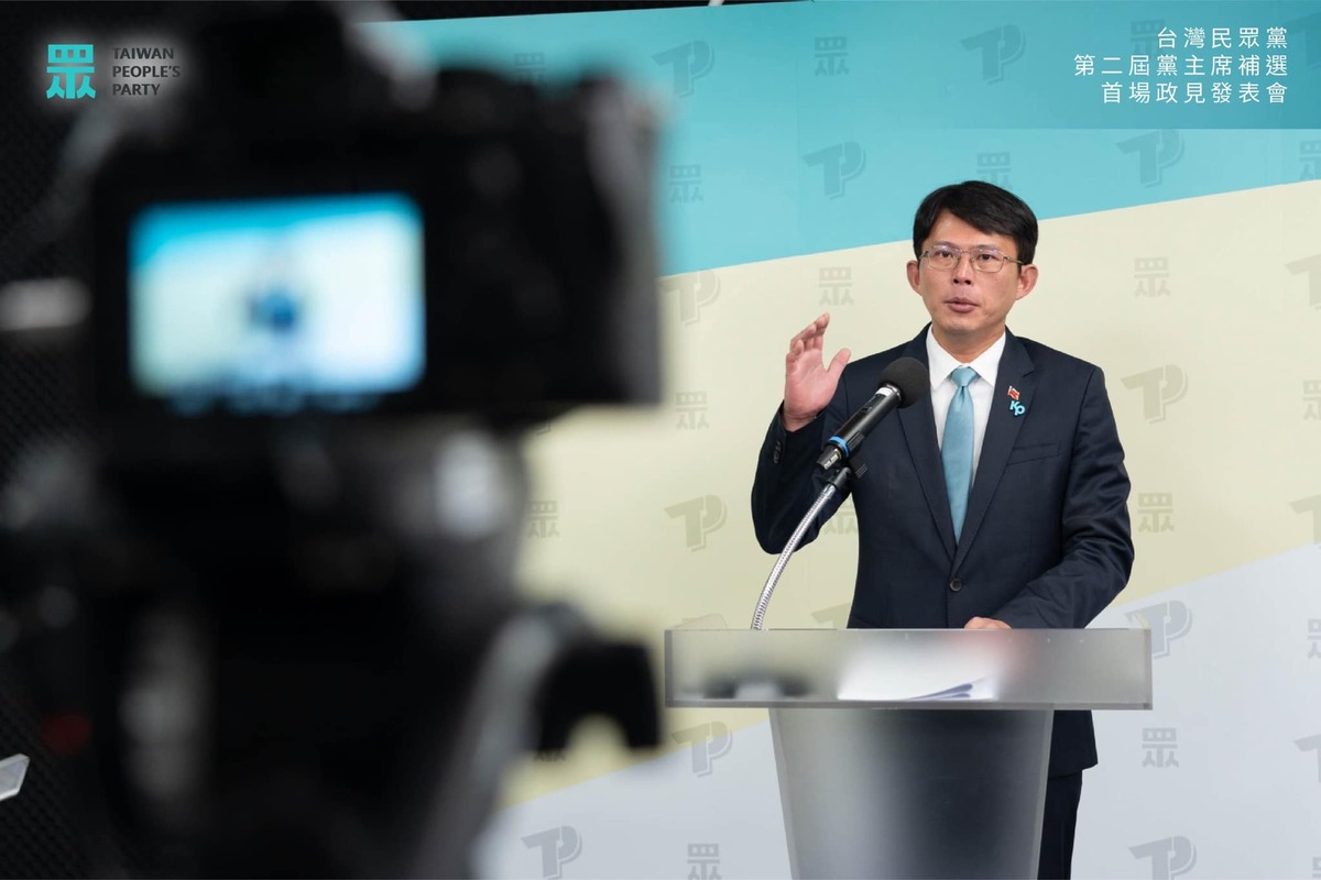 民眾黨今天晚間舉行黨主席補選政見發表會，參選的立委黃國昌指出，「未來兩年大家會非常辛苦」，因為民眾黨必須從一人政黨走向全民政黨。 圖：取自台灣民眾黨臉書