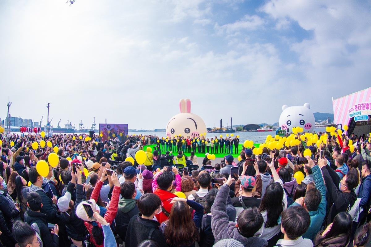 「吉伊卡哇」遊港吸引超過20萬民眾到場祝福。 圖：高雄市觀光局提供
