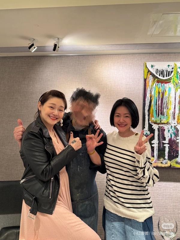網路上流出一張疑似大S與小S過年前外出用餐的合照，讓不少人感到格外鼻酸。 圖：攝自小紅書／Zai